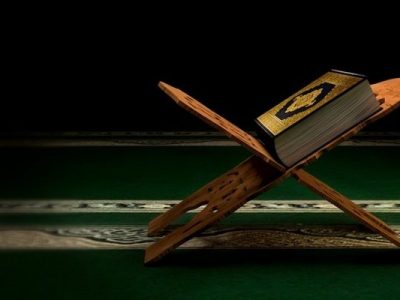 Jadilah-Orang-Yang-Dekat-Dengan-Alquran-715x400